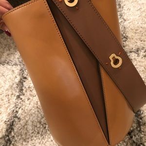 Danse lente Bucket bag